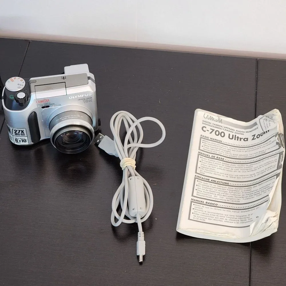 Olympus Camedia C-700 Ultra Zoom 2.1MP Digital‎ Camera For Parts Only